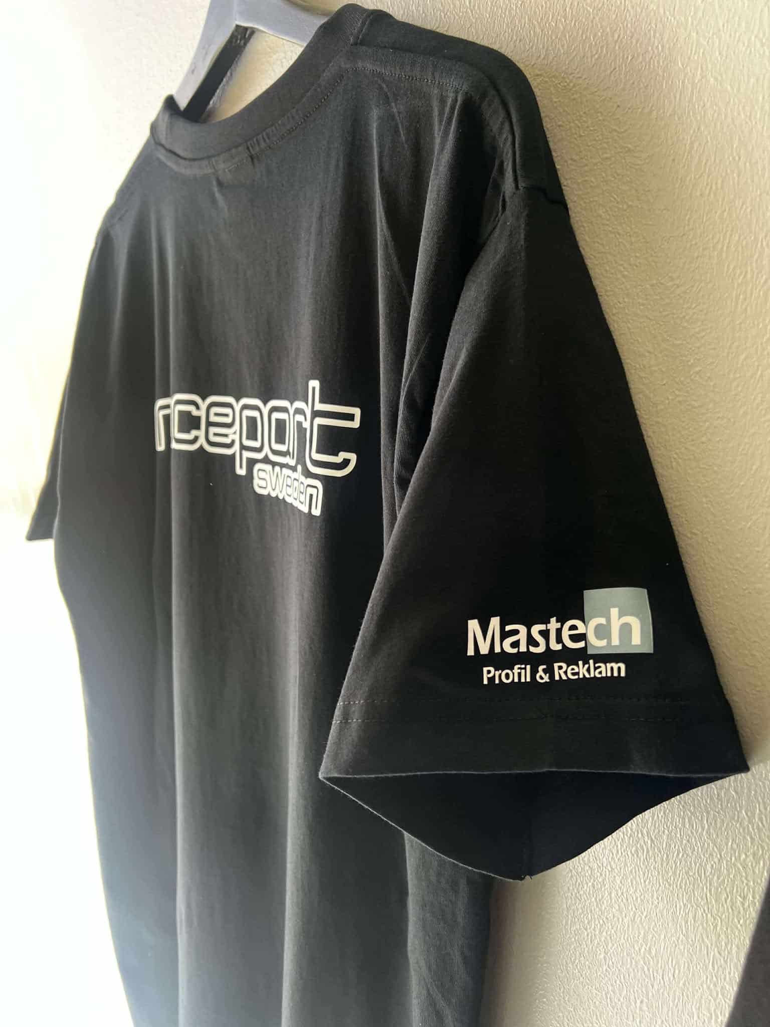 T-SHIRT MED TRYCK | REGULAR FIT | RACEPART